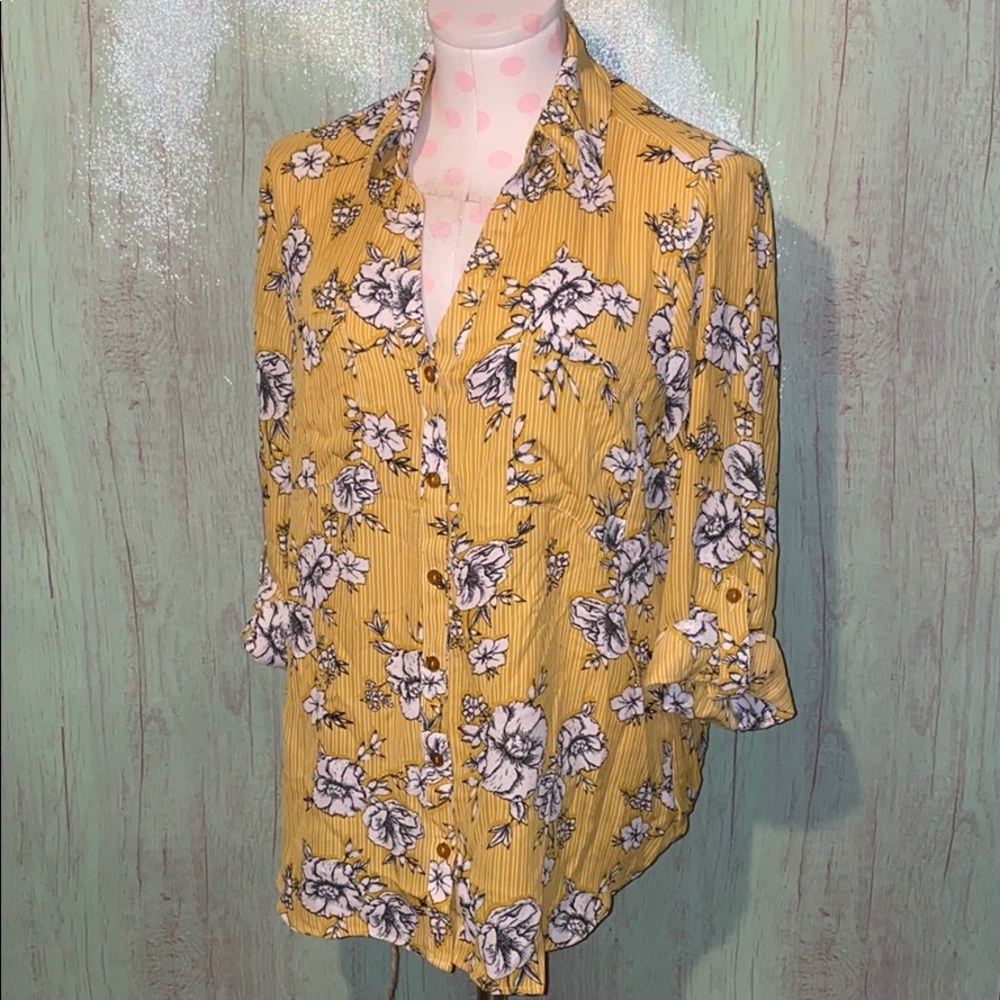 By&By yellow and gray pin stripped blouse large
